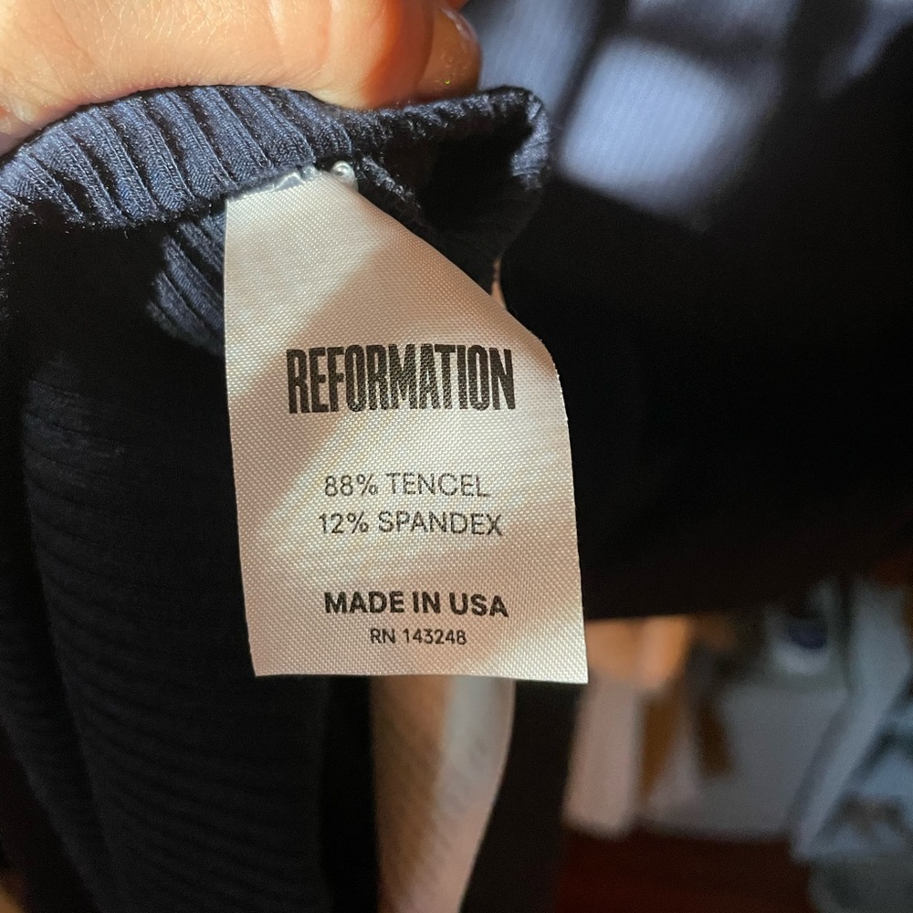 Reformation-XS-Navy-Like New! - Picture 4 of 4